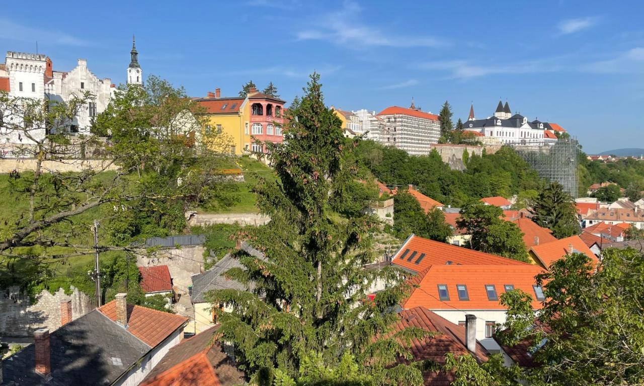 Monbuhim Comfort Veszprém Exteriör bild