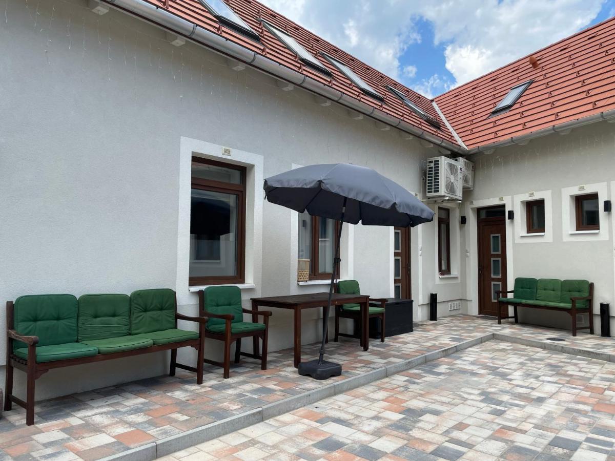 Monbuhim Comfort Veszprém Exteriör bild