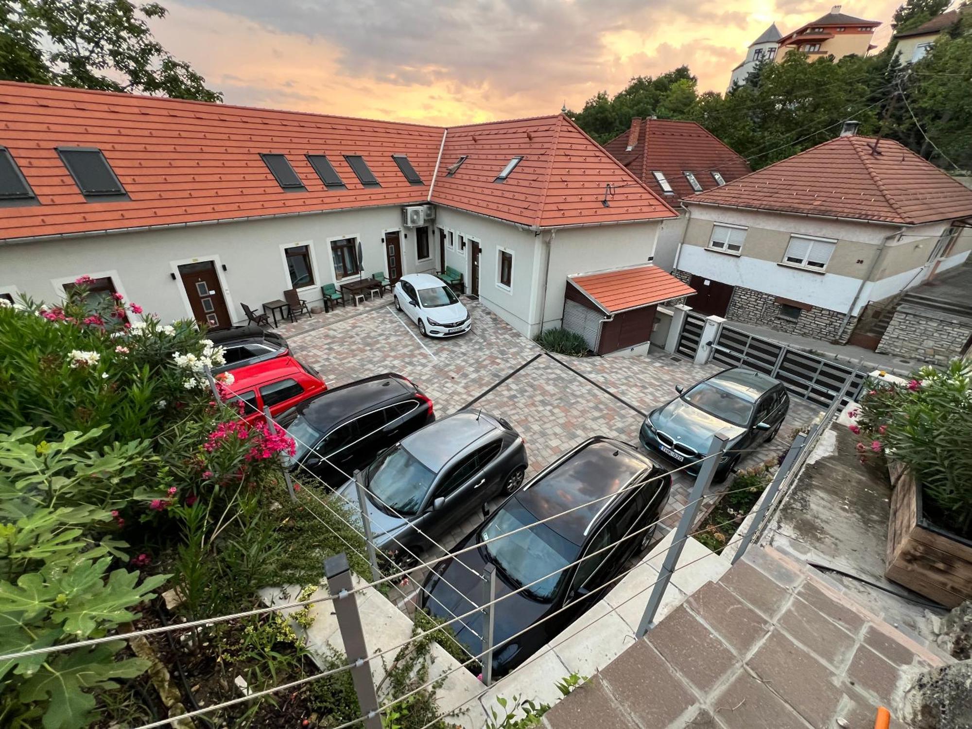 Monbuhim Comfort Veszprém Exteriör bild